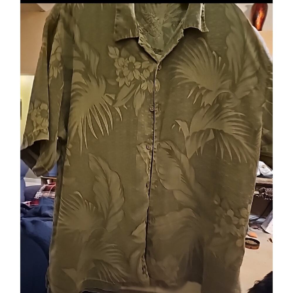 Tommy Bahama XL 100% silk short sleeve